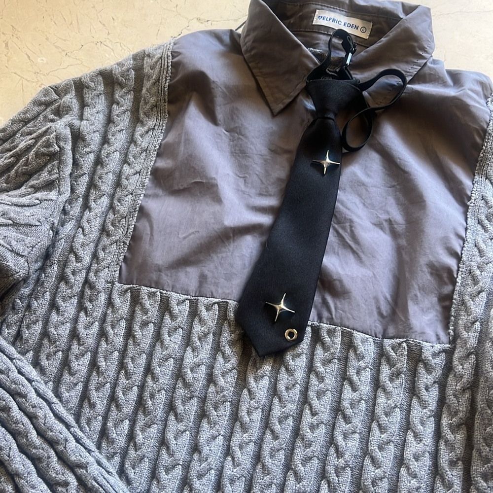Elfric Eden Blue sweater with a tie